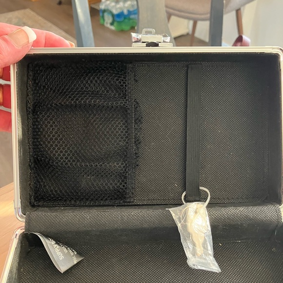 NWT Vaultz Locking Supply Box with Keys - Picture 6 of 13